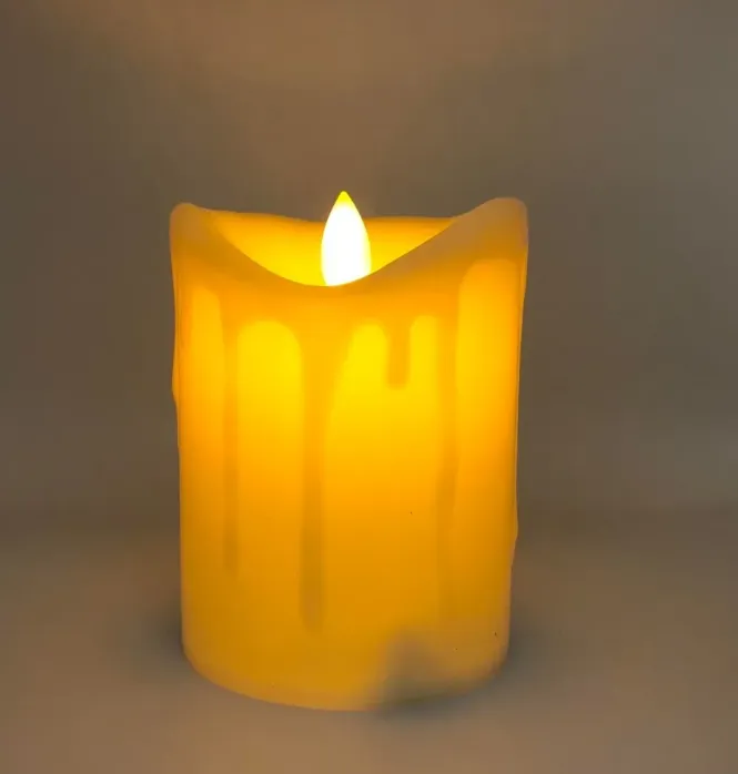 Foto 2 de VELA LED DECORATIVA DE COLOR AMARILLO CON UN DISEÑO DE CERA DERRETIDA